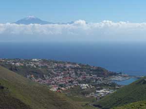 San Sebastian de La Gomera mit Blick auf den Teide